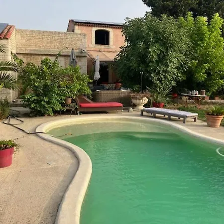 Studio Nimes 度假居 *